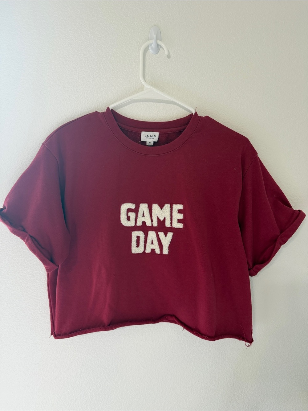 Le Lis Maroon 'Game Day' Cropped Tee